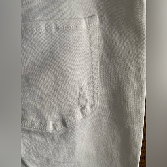 Terra & Sky Women’s White Destressed Capri - Picture 3 of 9